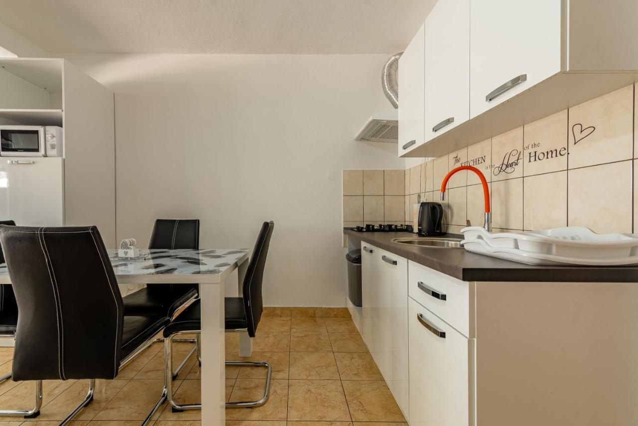 Apartments Villa Agape Вир Экстерьер фото